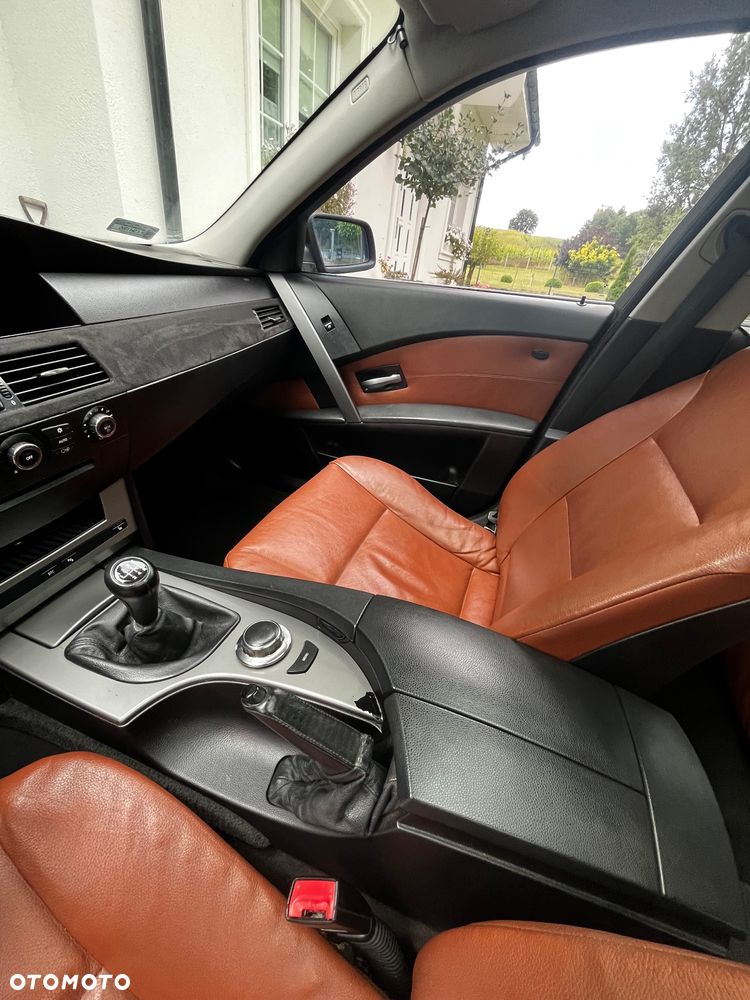 BMW Seria 5 523i - 14