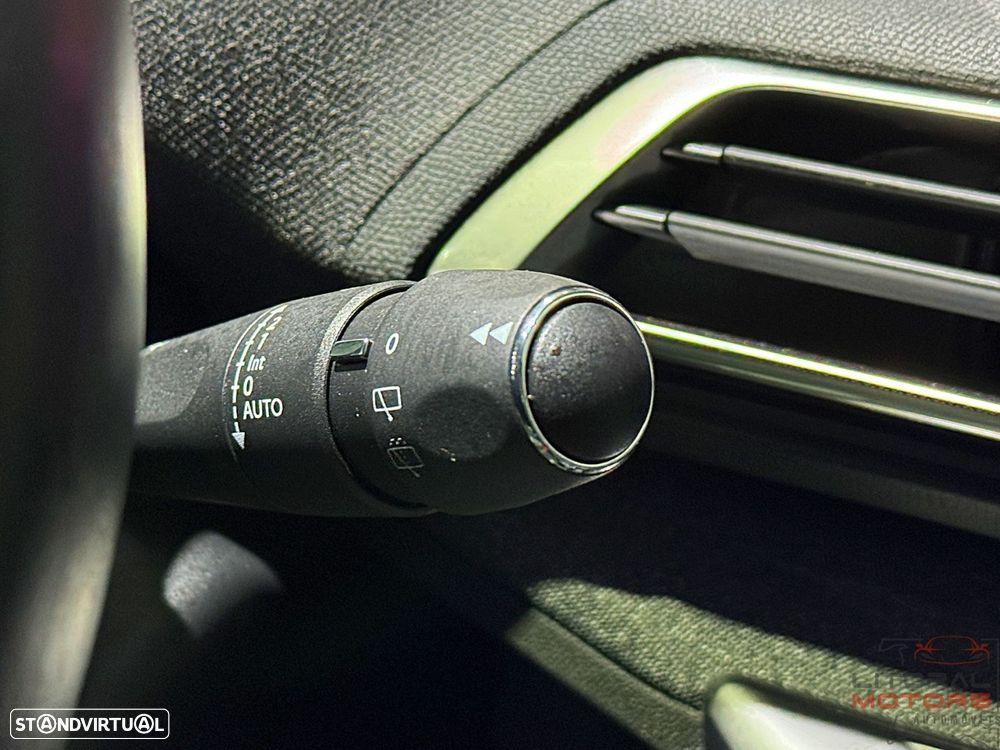 Peugeot 5008 1.2 PureTech Allure Pack EAT8 - 26