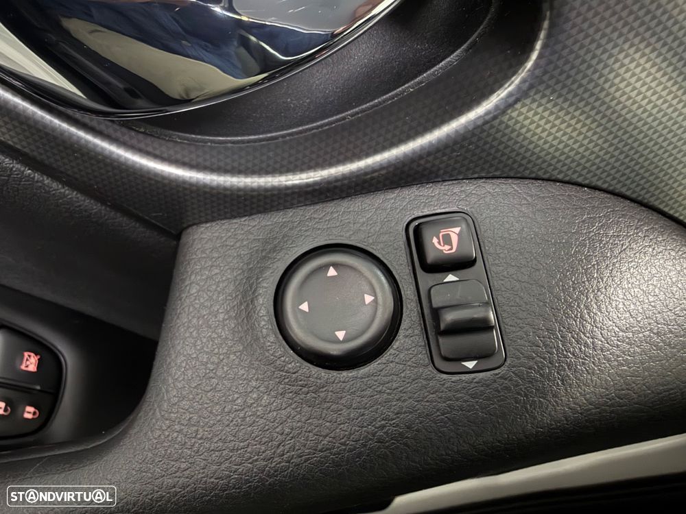 Nissan Qashqai 1.5 dCi N-Connecta 18 - 23