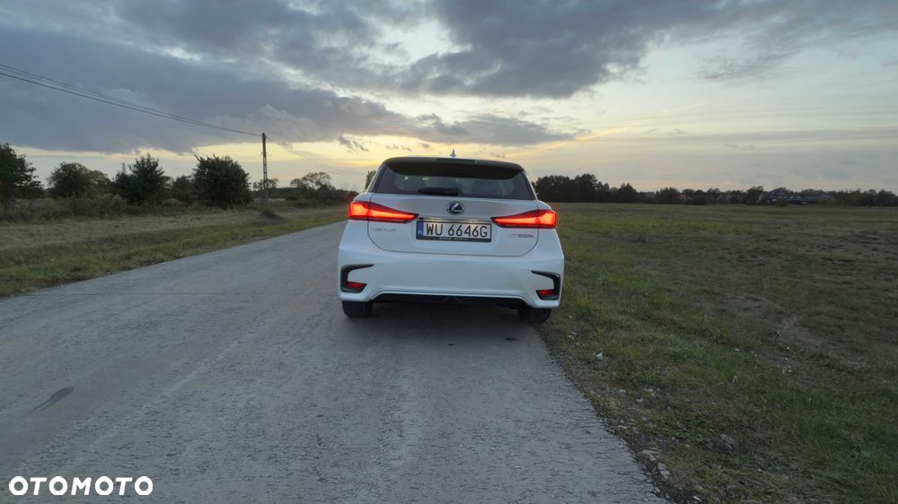 Lexus CT - 3