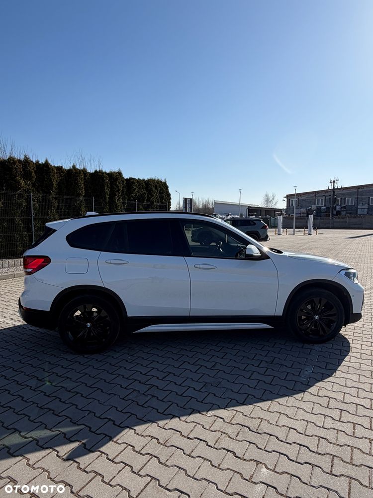 BMW X1 sDrive18i Sport Line - 18