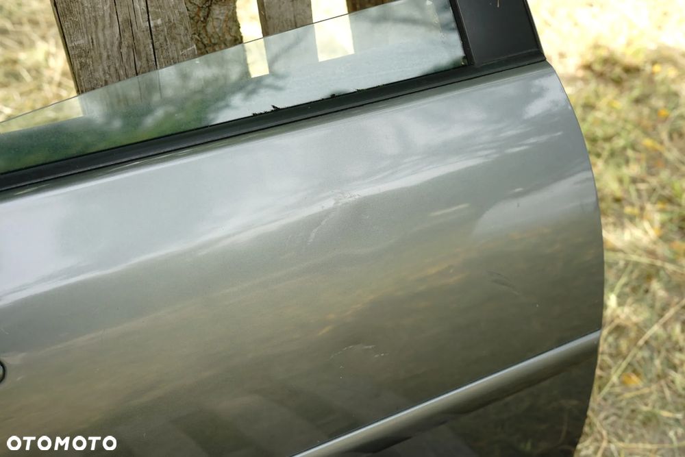 Drzwi tył tylne prawe VW Golf V 5d HB LA7T - 3