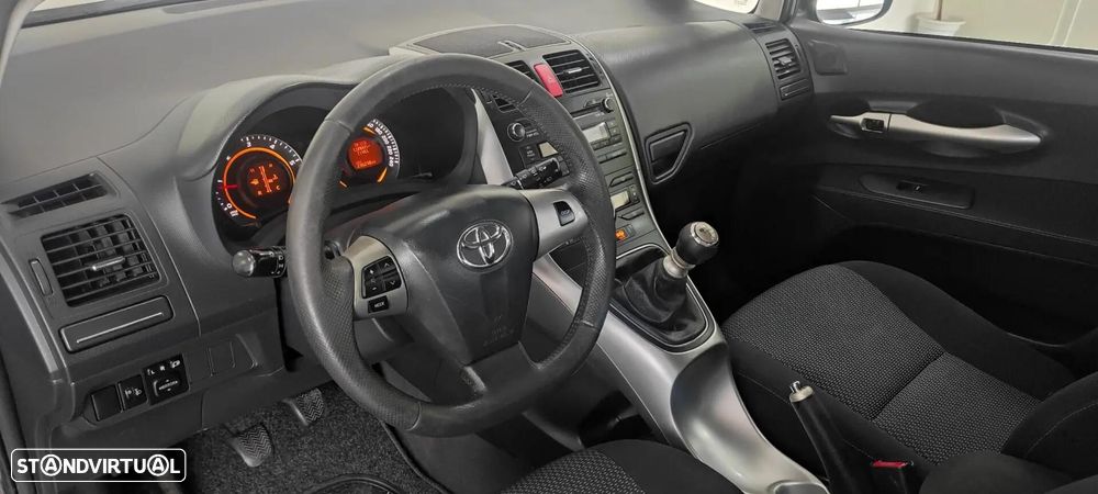 Toyota Auris 1.4 D-4D Sol - 17