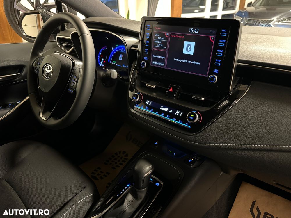 Toyota Corolla 1.8 Hybrid Team Deutschland - 16