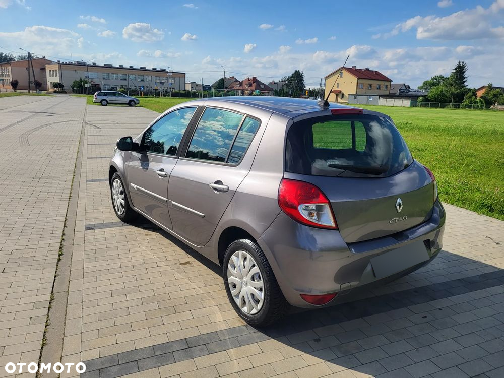 Renault Clio 1.2 16V Alize - 20