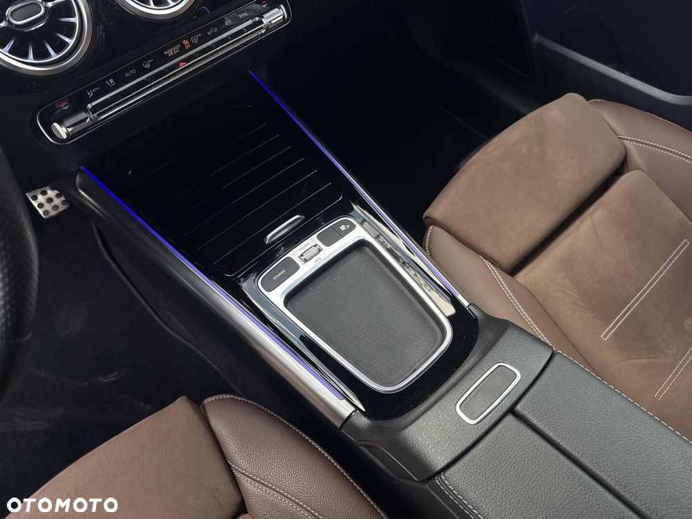 Mercedes-Benz GLA - 18