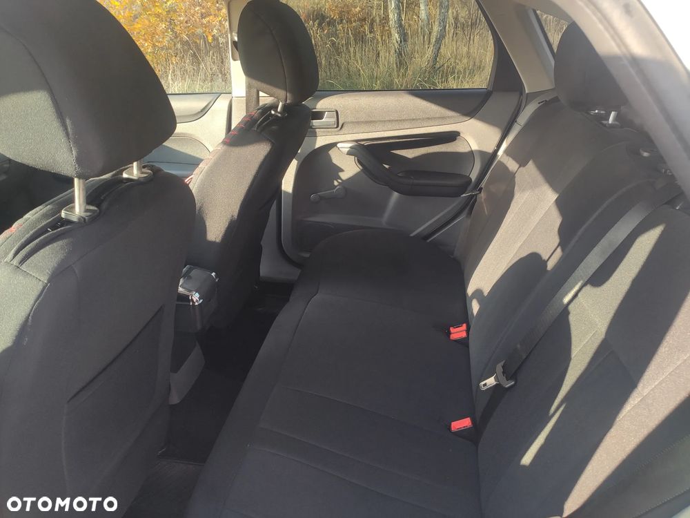 Ford Focus 1.6 Ambiente - 10