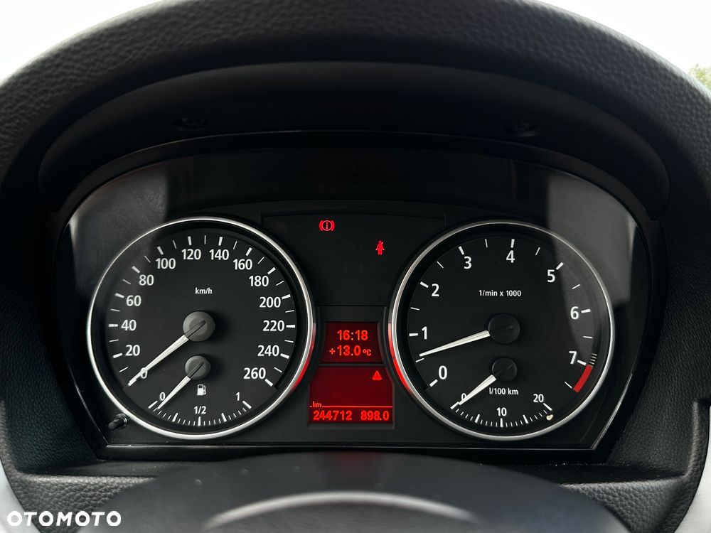 BMW Seria 3 330xi Touring - 23