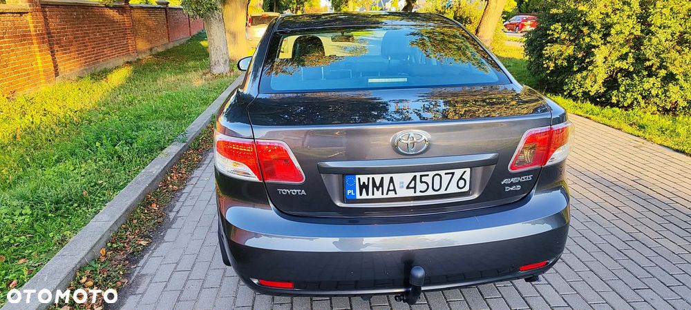 Toyota Avensis 2.0 D-4D - 11