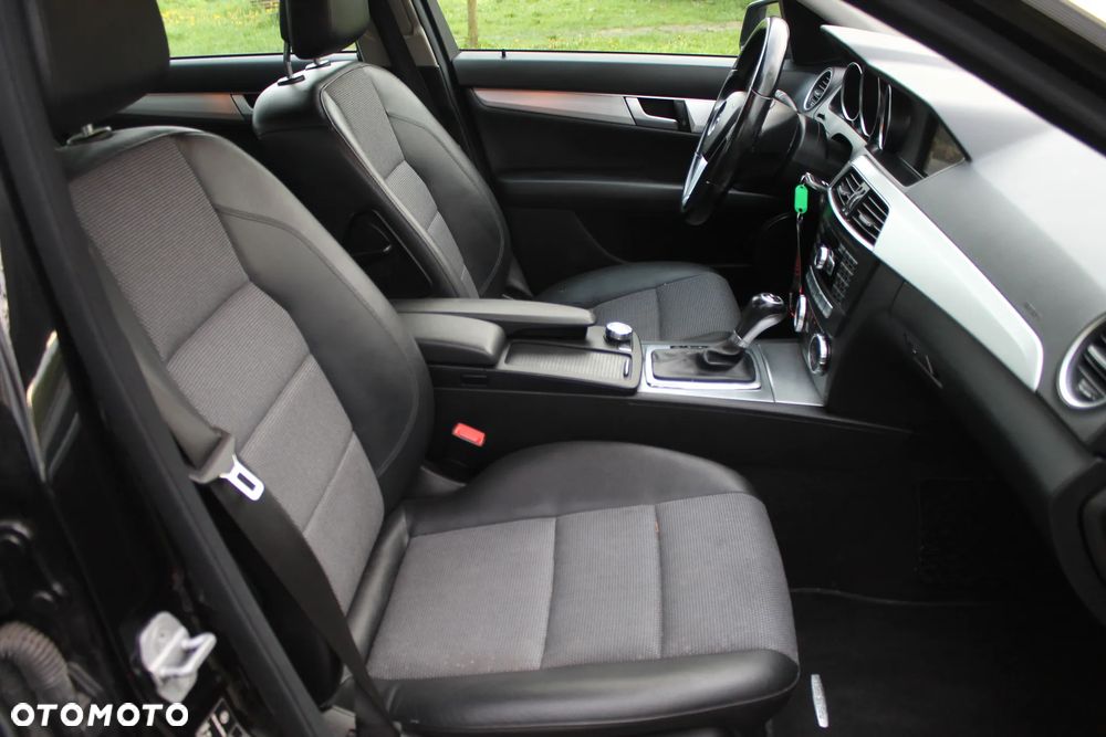 Mercedes-Benz Klasa C 180 CDI DPF (BlueEFFICIENCY) 7G-TRONIC Avantgarde - 30