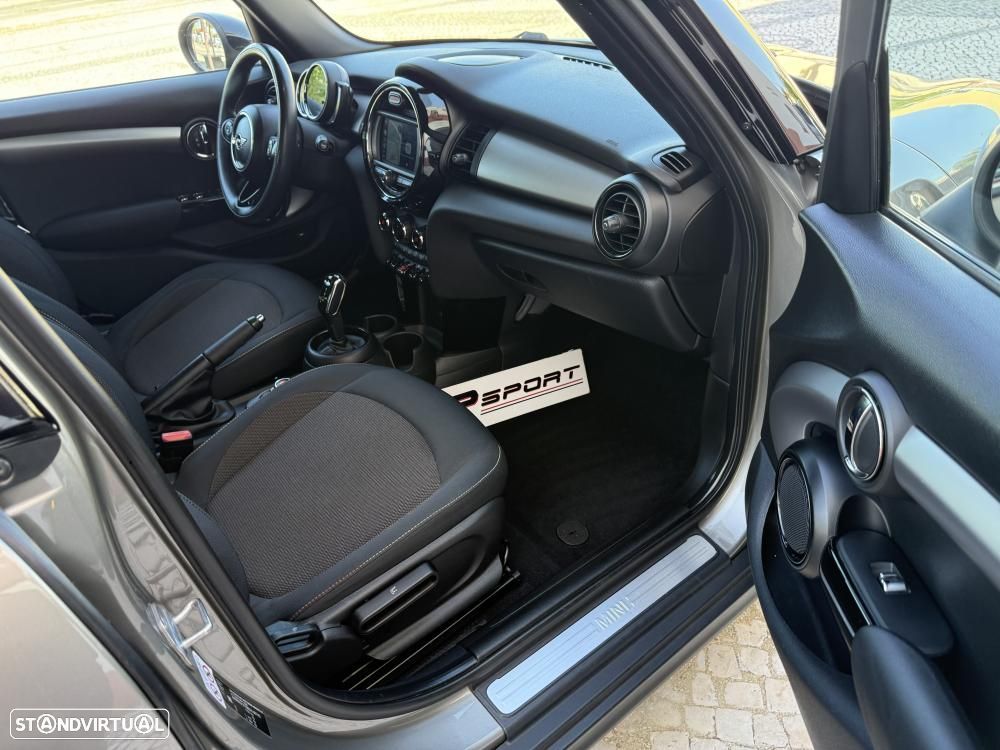 MINI 5 Portas Cooper D Auto - 17