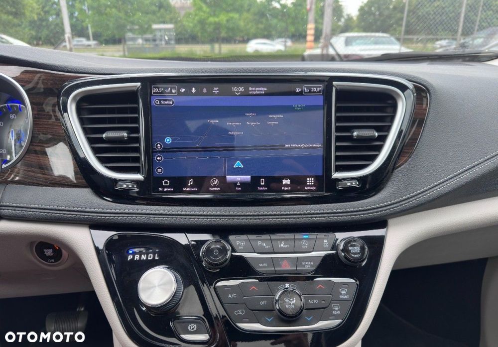 Chrysler Pacifica - 25