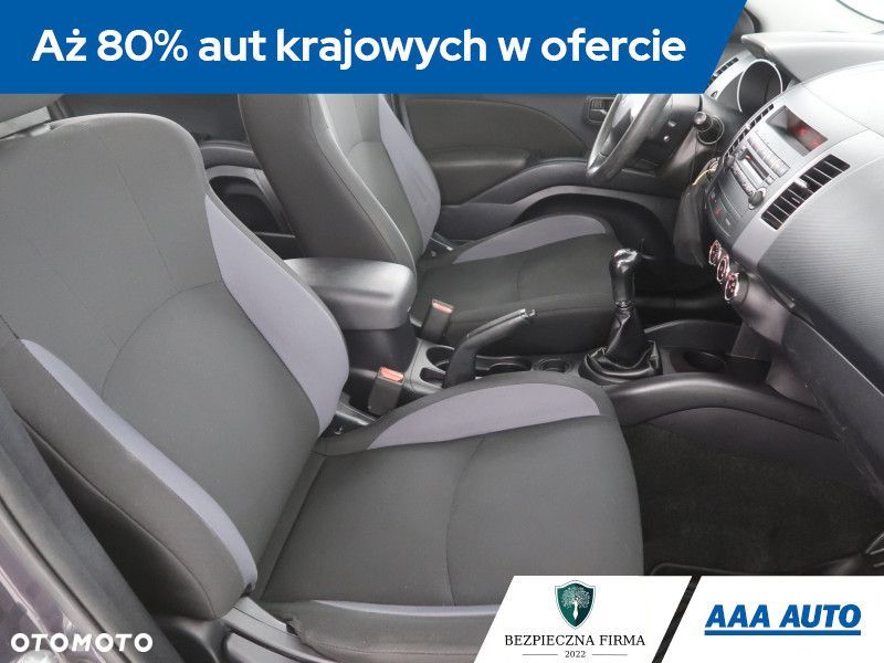 Mitsubishi Outlander - 11
