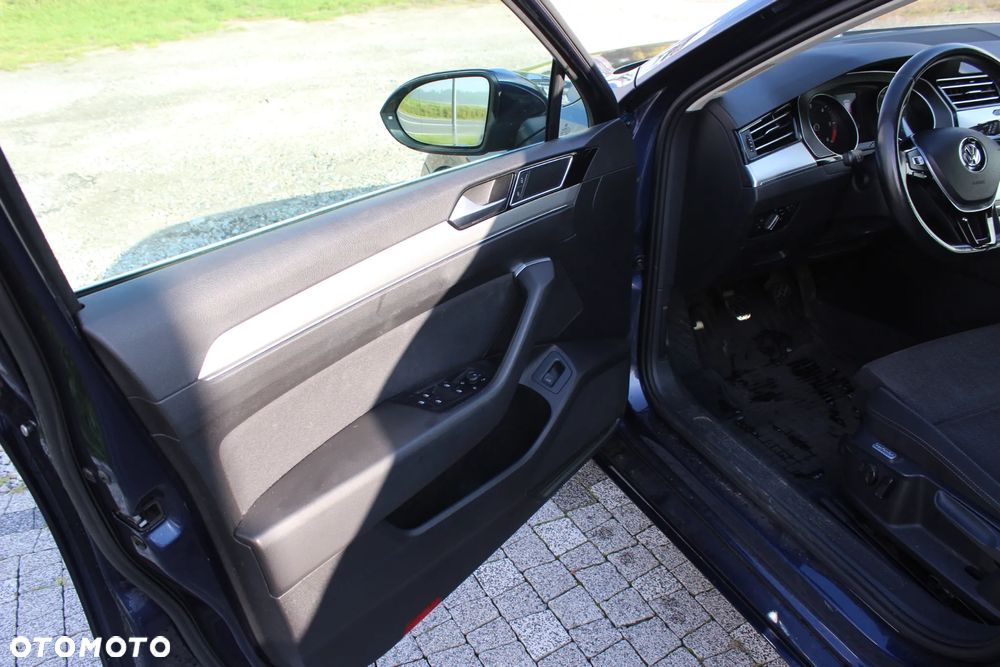 Volkswagen Passat Variant 1.6 TDI SCR DSG Comfortline - 35
