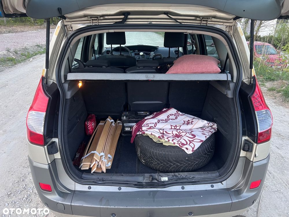 Renault Scenic 1.6 16V EXpression - 9