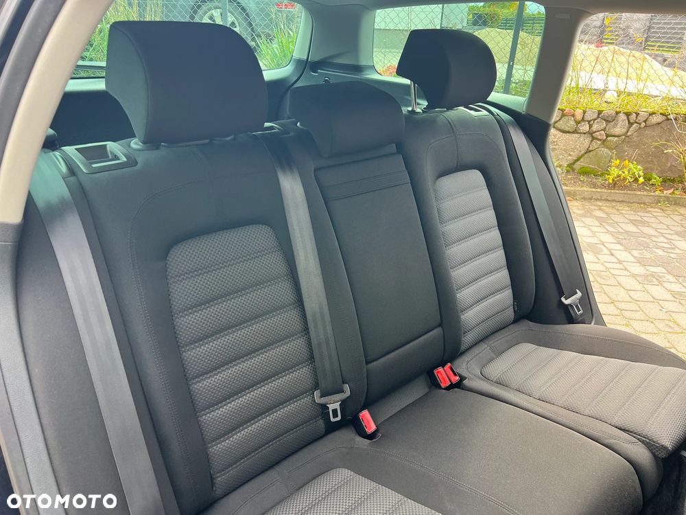 Volkswagen Passat 2.0 TDI Comfortline - 23