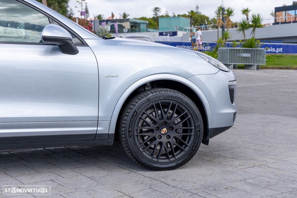 Porsche Cayenne Platinum Edition - 14