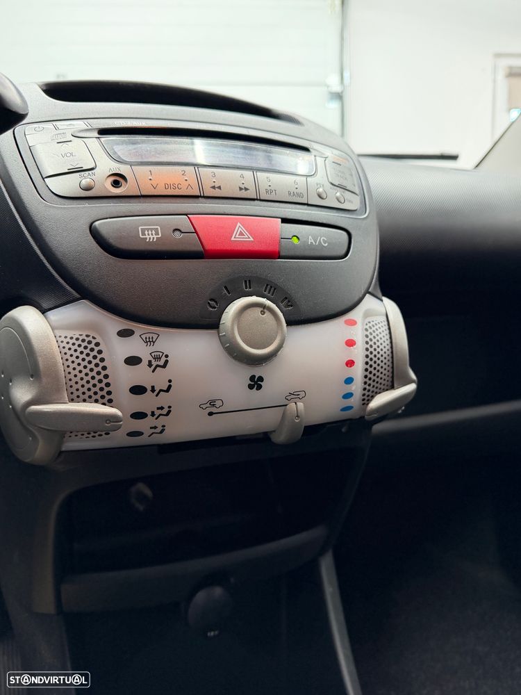 Peugeot 107 1.0 Trendy 2 Tronic - 11