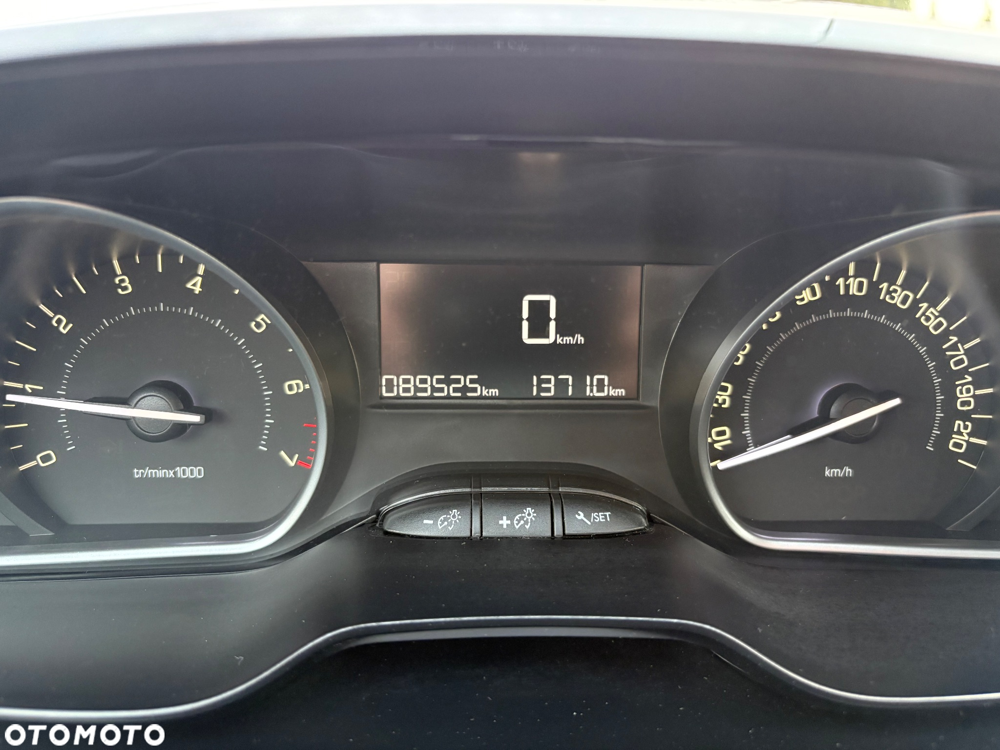 Peugeot 208 PureTech 82 Start & Stop Tech Edition - 11