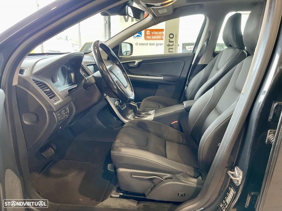 Volvo XC 60 2.0 D4 Momentum Geartronic - 9