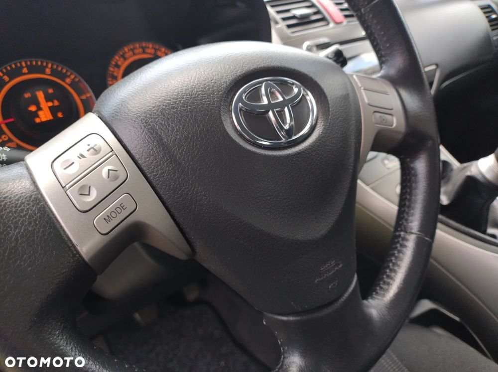 Toyota Auris 1.6 VVT-i Executive - 24