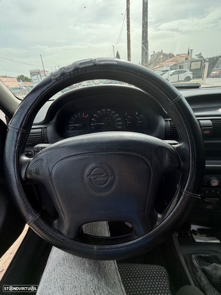 Opel Astra 1.7 TD GLS - 4