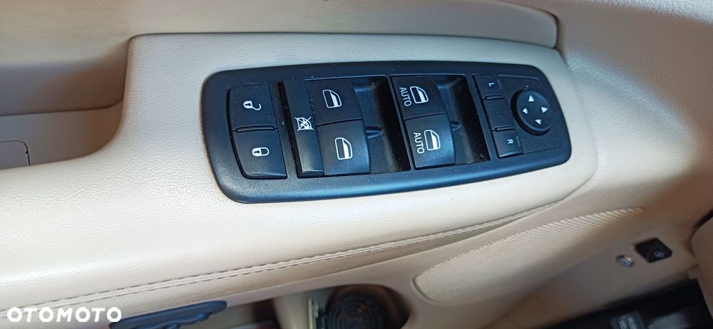 Jeep Grand Cherokee - 12