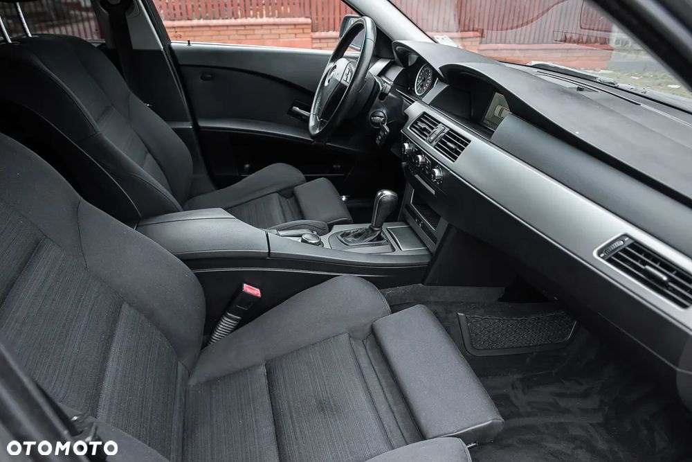 BMW Seria 5 525i - 29