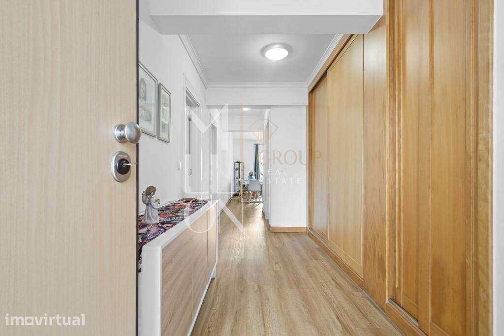 Oportunidade no Porto Santo! Apartamento T2 com Garagem e Arrecadação - Grande imagem: 2/25