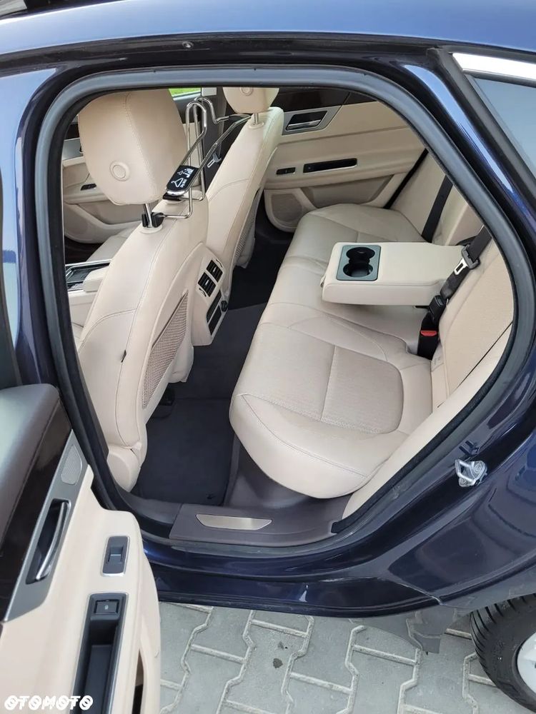 Jaguar XF 20d Prestige - 16