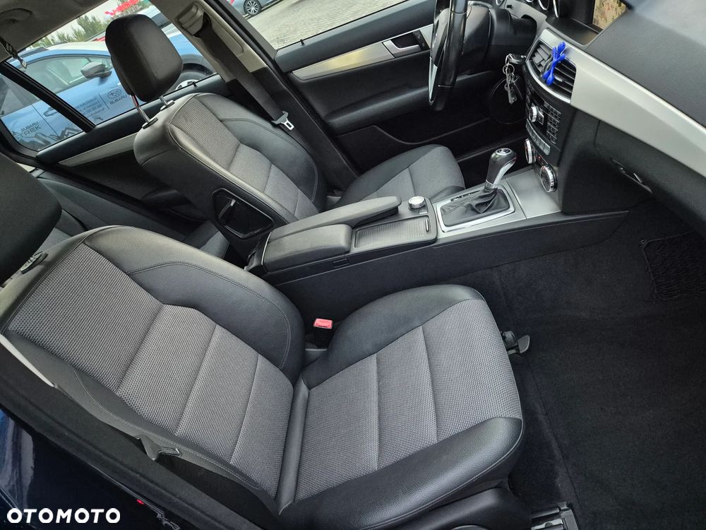 Mercedes-Benz Klasa C 200 T CGI Automatik BlueEFFICIENCY Avantgarde - 30