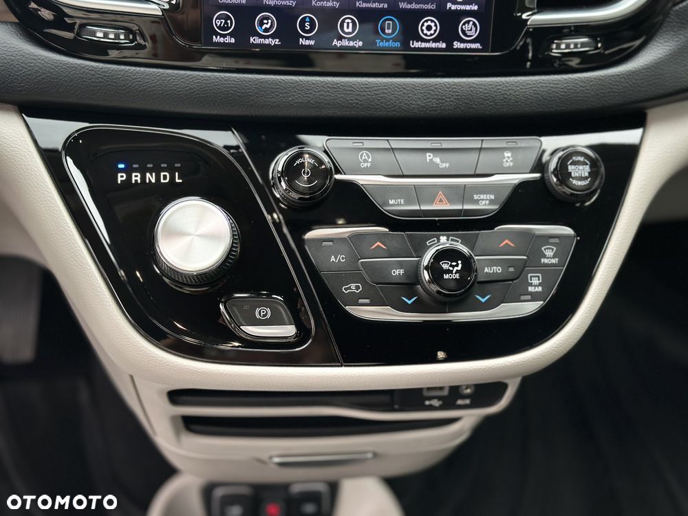 Chrysler Pacifica - 30