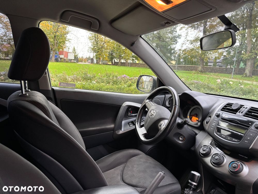 Toyota RAV4 - 9