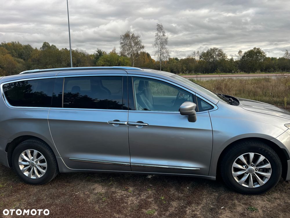 Chrysler Pacifica - 7