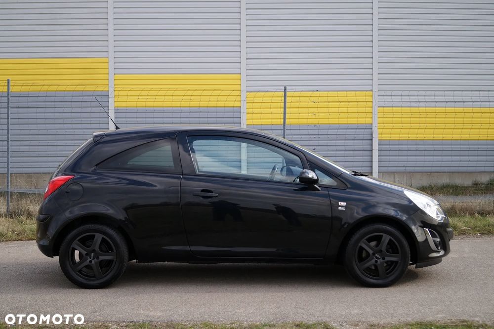 Opel Corsa 1.4 16V Cosmo - 8