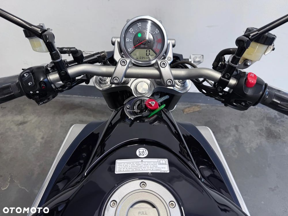 Yamaha MT - 9