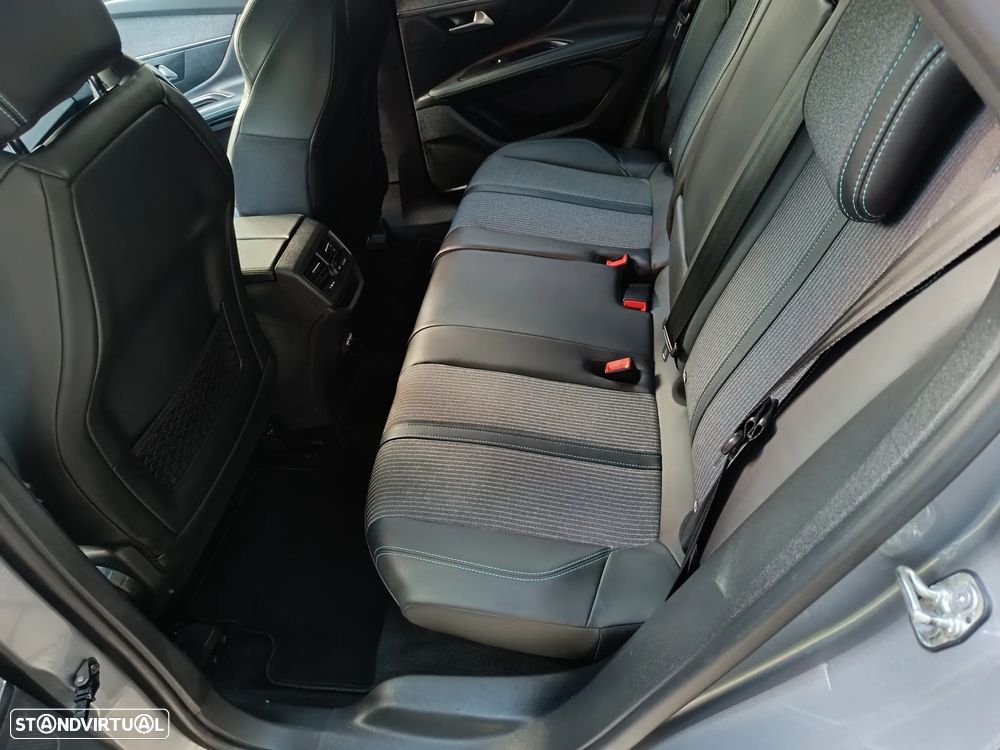 Peugeot 3008 1.2 PureTech Allure EAT8 - 17