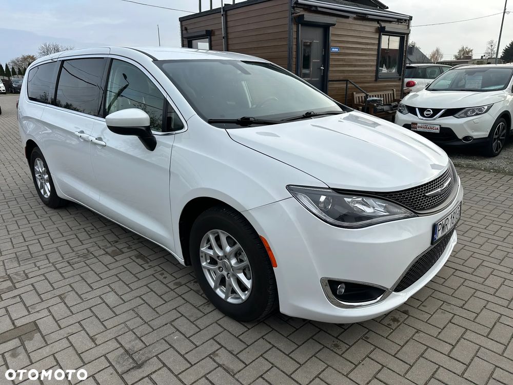 Chrysler Pacifica - 2