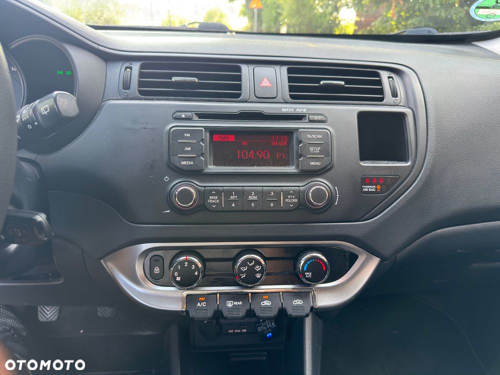 Kia Rio 1.2 Attract - 8