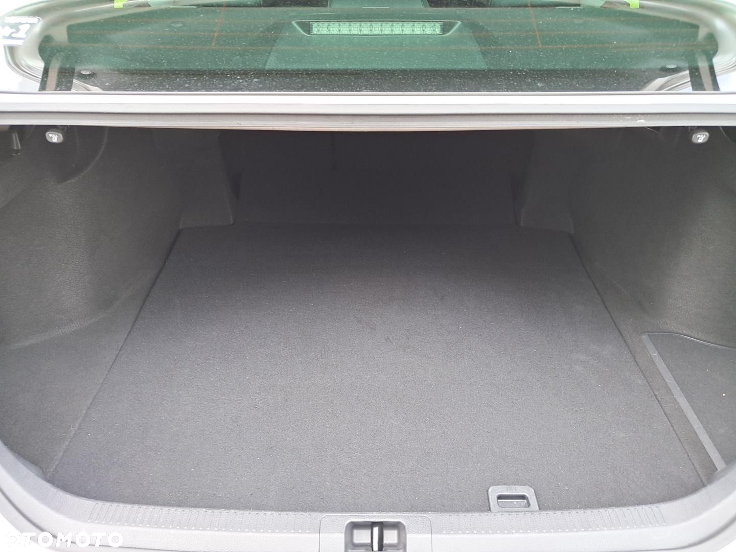 Toyota Camry - 16