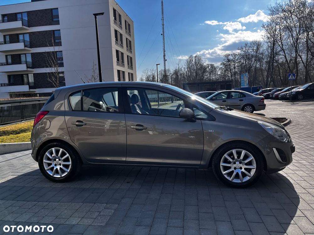 Opel Corsa 1.2 16V Cosmo - 2