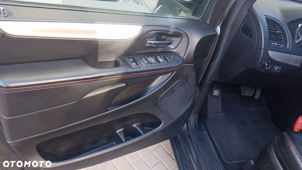 Dodge Grand Caravan 3.6 R/T - 11