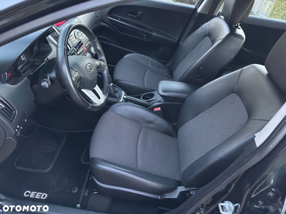 Kia Ceed 1.4 CVVT Dream-Team Edition - 13
