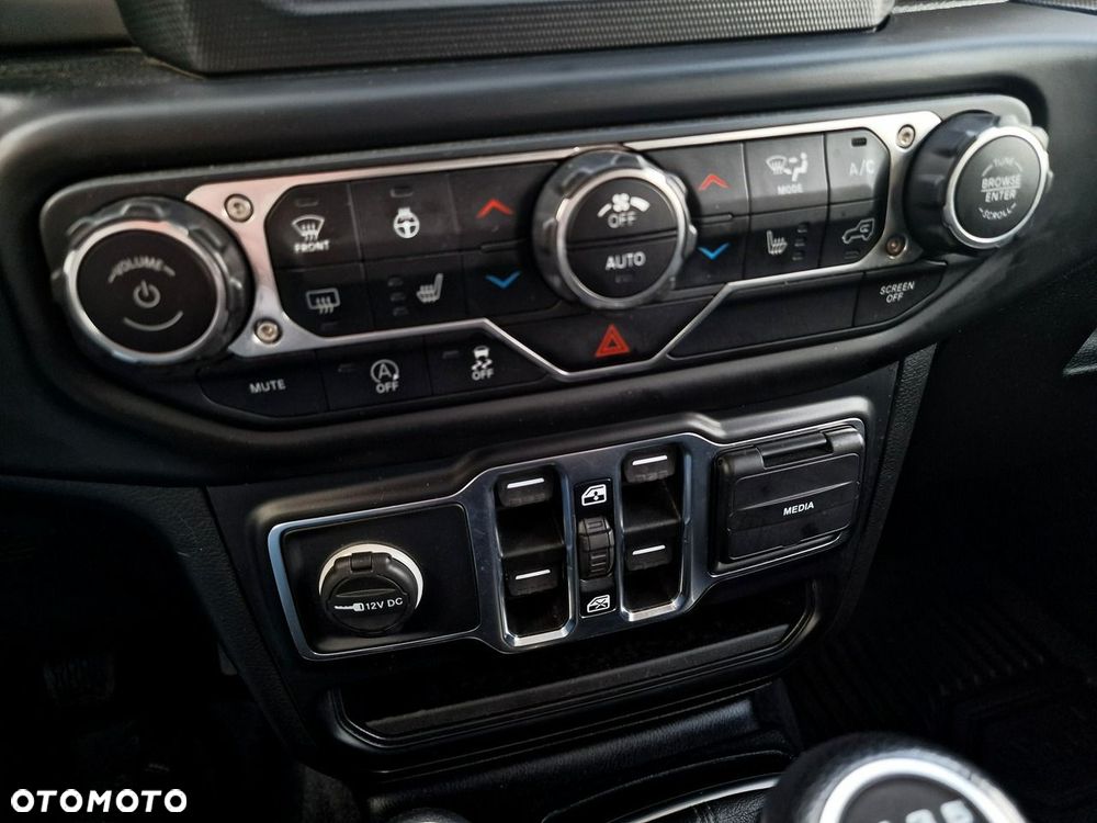 Jeep Wrangler - 23