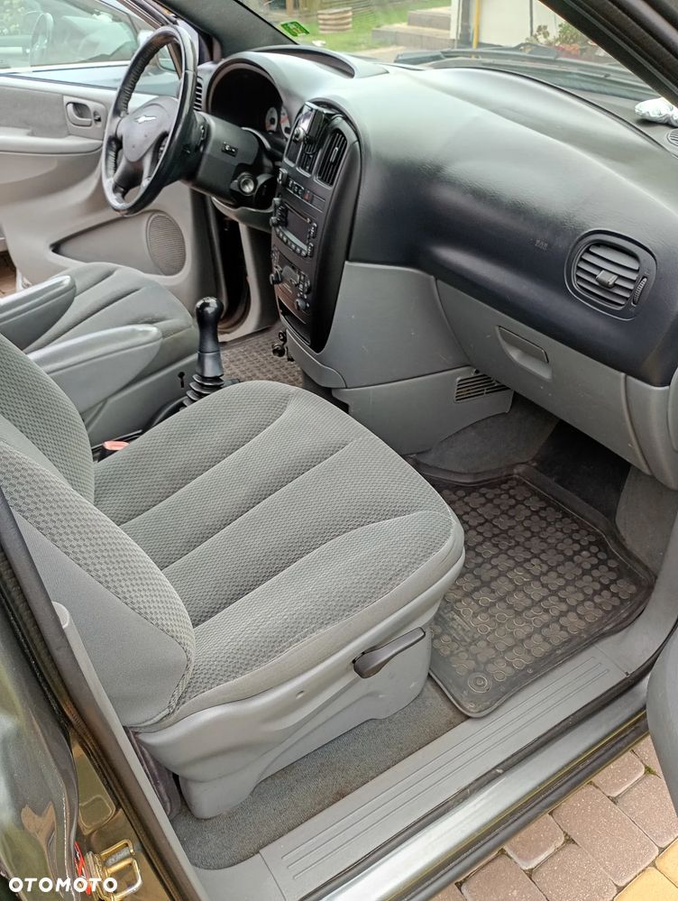 Chrysler Voyager 2.4 SE - 14