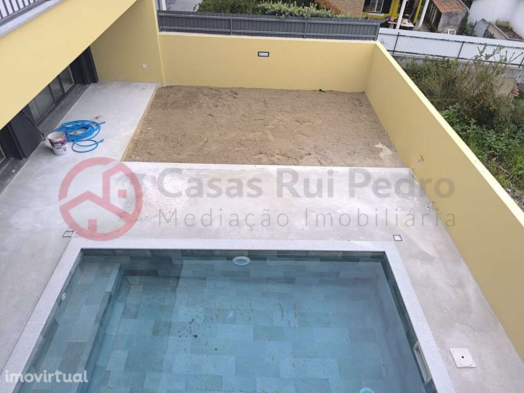 Moradia T4 Isolada, de dois pisos, com Piscina e Garagem - Grande imagem: 5/31