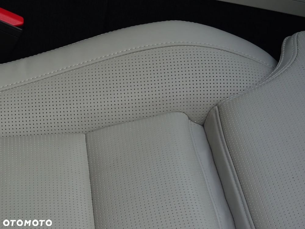 Volvo XC 60 B4 D AWD Ultimate Bright - 19