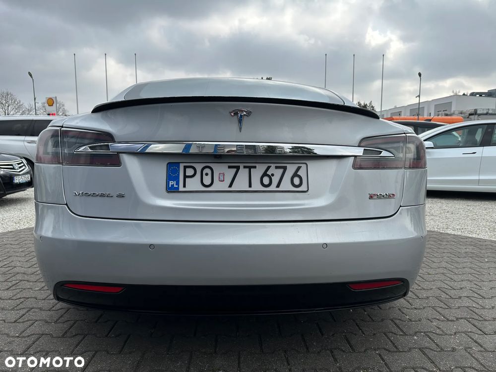 Tesla Model S - 6