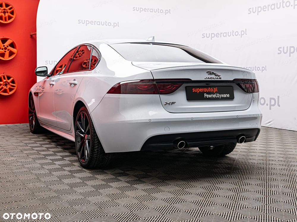 Jaguar XF 2.0 i4D AWD R-Sport - 31