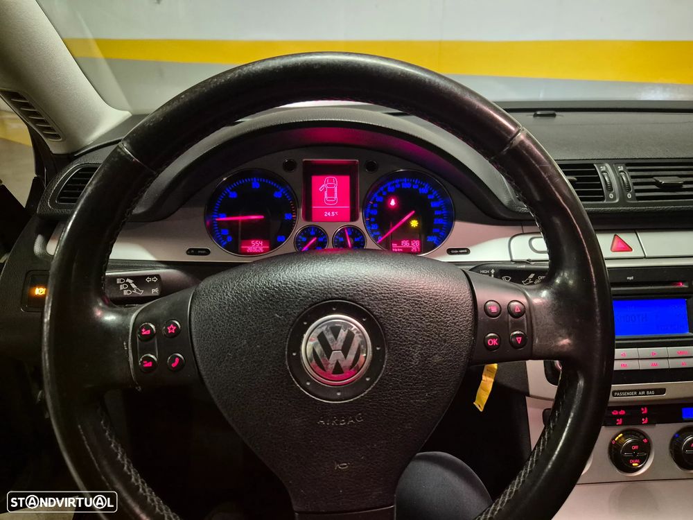 VW Passat 2.0 TDI Confortline - 24